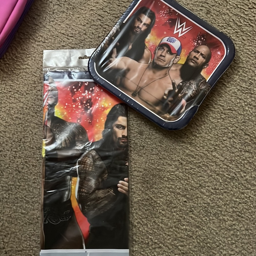 Pack of never used before of wwe party favors!!!